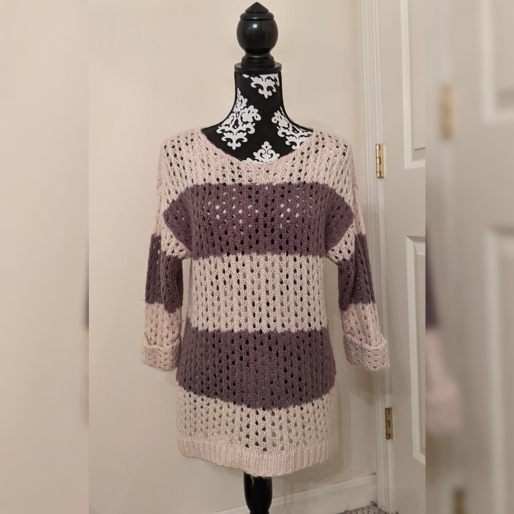 5/$25 Gray and cream striped chunky knit sweater
